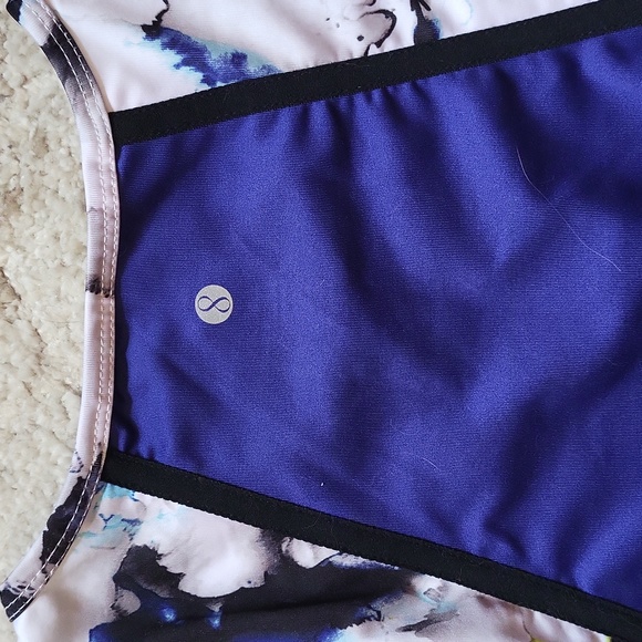 Layer 8 Workout Tank Medium - Picture 5 of 5